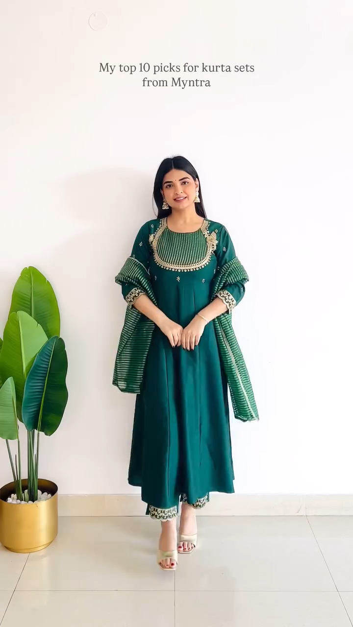 Elegant Emerald Green Embroidered Kurta Set with Dupatta